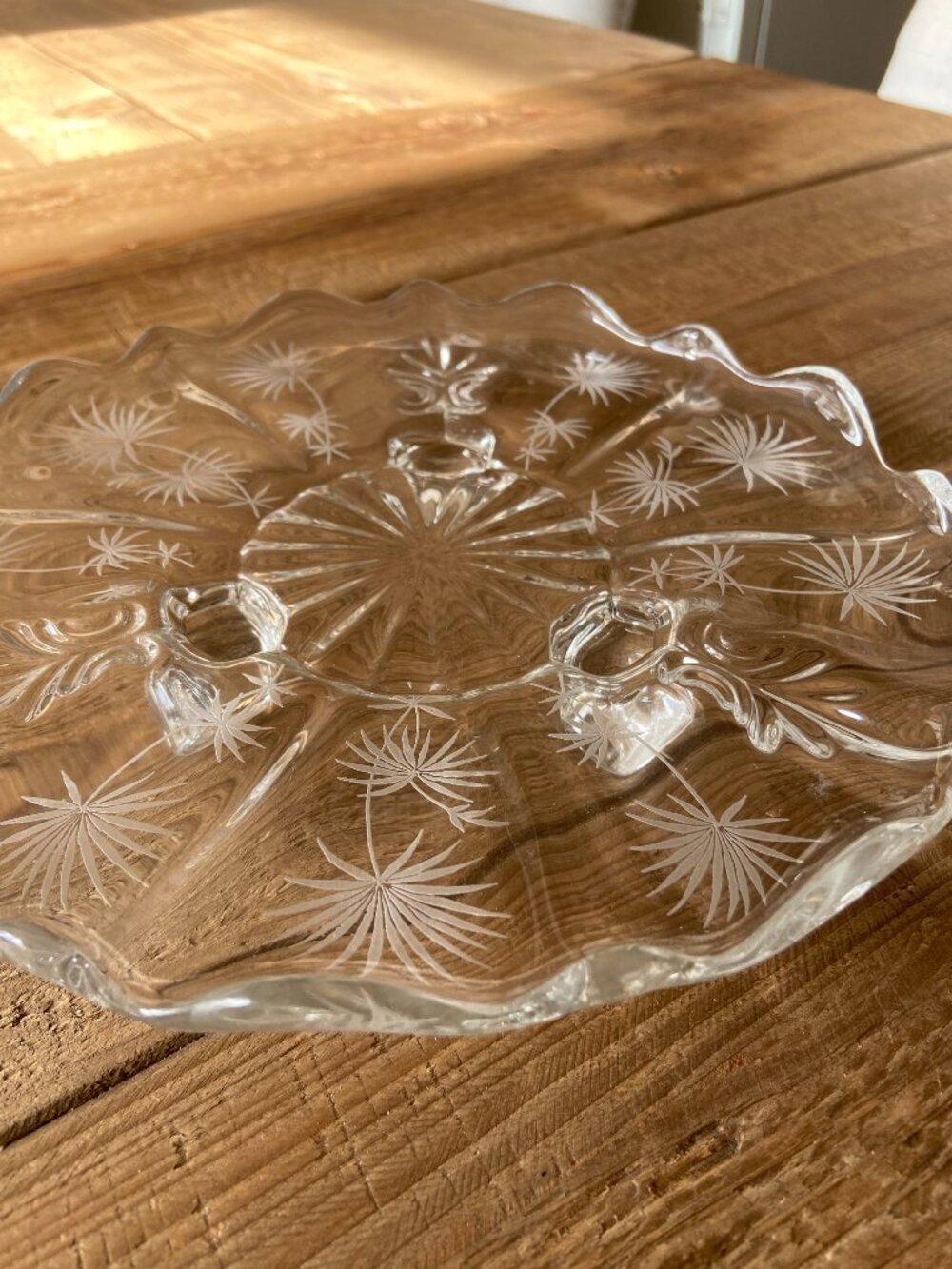 Vintage Clear Glass Etched Floral Starburst Serving Dish Scalloped 8" - Picture 4 of 9